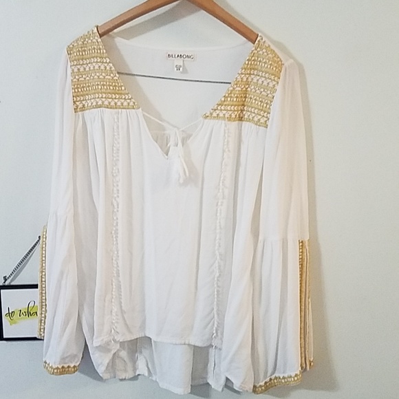 Billabong Tops - Billabong long flair sleeve shirt